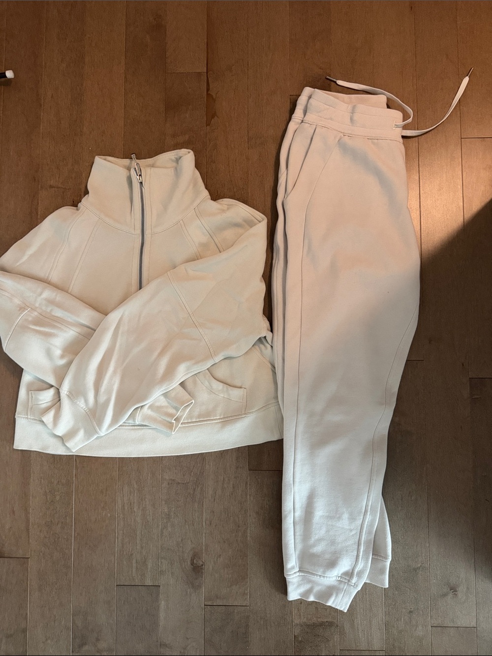 Lululemon Women’s Cream Cozy Half-Zip Sweatshirt & Jogger Pants